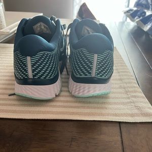 Saucony running shoes